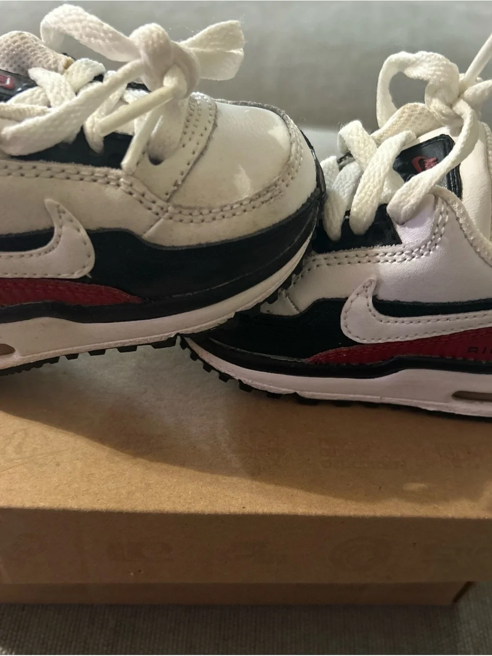 Nike Kids Sneakers in White, Black and Red